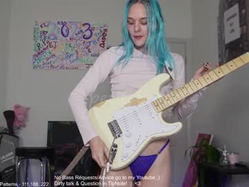 webcam girl petitebrat live cam image #9299610