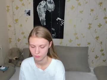 webcam girl phoebepaw live cam image #9825653