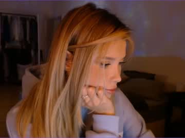 webcam girl bitter_moon live cam image #4569421