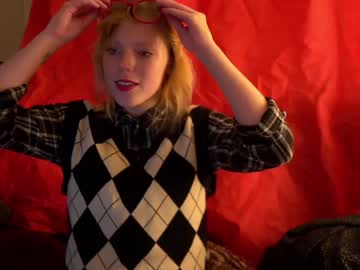 webcam girl crimsonxrapture live cam image #568607