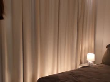 webcam girl peek_in_my_window live cam image #9089562