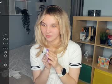 webcam girl summer_lilac live cam image #10387023