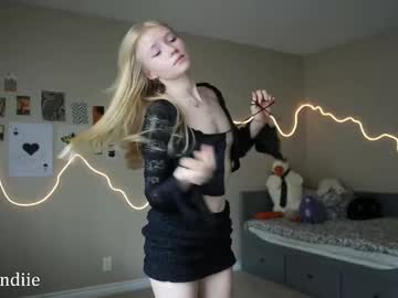 webcam girl bestblondiiecb live cam image #11998975