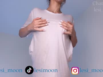 webcam girl lesi_moon live cam image #8335182