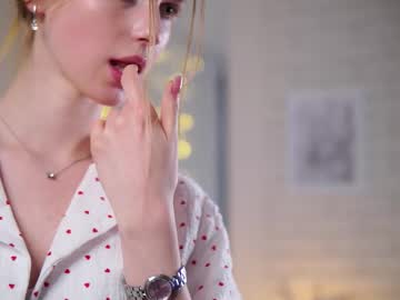 webcam girl brave_journey live cam image #12018374