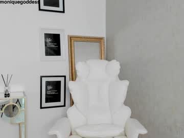 webcam girl moniqueeass live cam image #10028109
