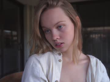 webcam girl bibi_it_is live cam image #4754395