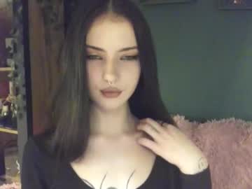 webcam girl bmwm5f90 live cam image #11897079