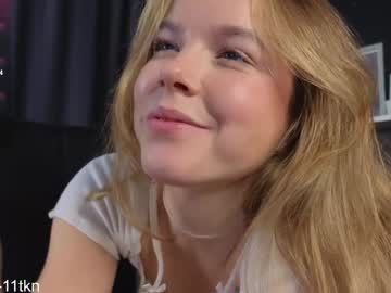 webcam girl milly_shy live cam image #10892491