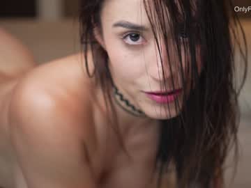 webcam girl emyii live cam image #6810120