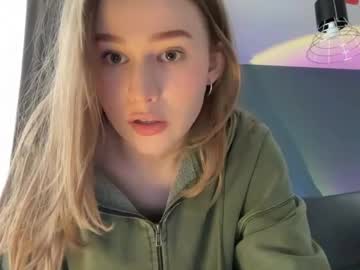 webcam girl whoisalisa live cam image #10229076