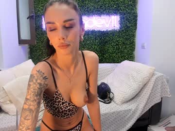webcam girl hotfallingdevil live cam image #12956727