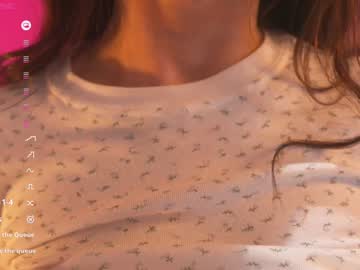 webcam girl lucie_beltran live cam image #12513048