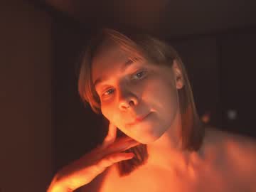 webcam girl bibi_it_is live cam image #8424059