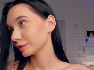 webcam girl riskyproject live cam image #8085354