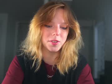 webcam girl crimsonxrapture live cam image #1494536