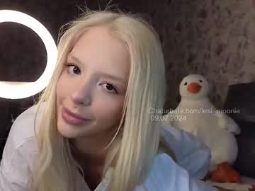 webcam girl lesi_moonie live cam image #10436179