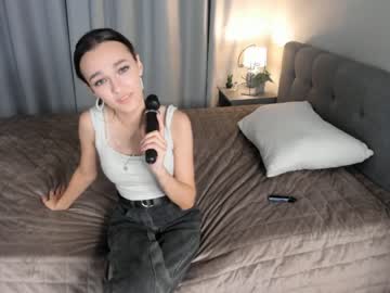 webcam girl more_wine_here_sweetie live cam image #7716919