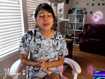 webcam girl violetttflowers live cam image #9495081