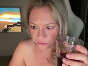 webcam girl kiradivine live cam image #3343156
