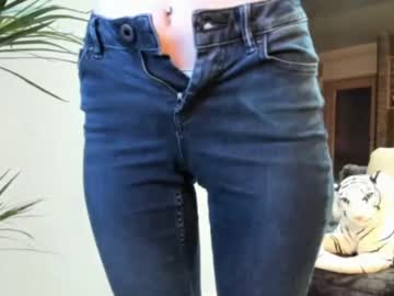 webcam girl sofiaandwonderland live cam image #3306496