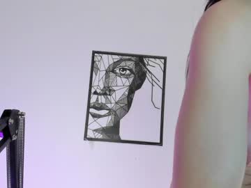 webcam girl lucie_beltran live cam image #3755285
