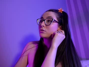 webcam girl littlee33 live cam image #12673474