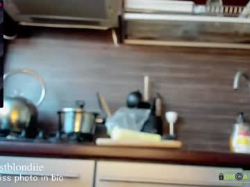 webcam girl bestblondiiecb live cam image #4057789