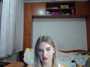 webcam girl melena_shy live cam image #242140