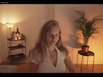 webcam girl chillwithkira live cam image #2683599