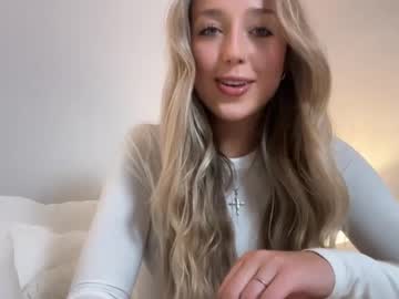webcam girl lovelyyylivyyy live cam image #10510409