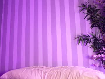webcam girl littlee33 live cam image #13036574
