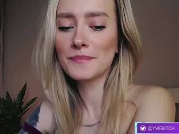 webcam girl _yvie_ live cam image #5394637