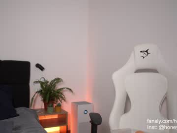 webcam girl honeyyykate live cam image #9402453