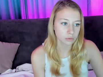 webcam girl emily_tayl0r live cam image #4189878
