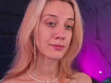 webcam girl dreamy_kira live cam image #10685726