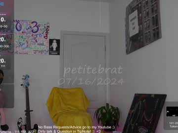 webcam girl petitebrat live cam image #9957409