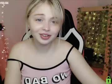 webcam girl shy_blondiee live cam image #5180625