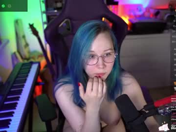 webcam girl blue_mooncat live cam image #8256257