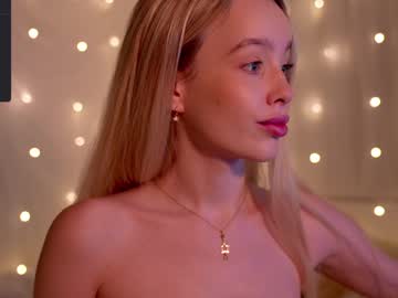webcam girl mother__of__dragons live cam image #9897084