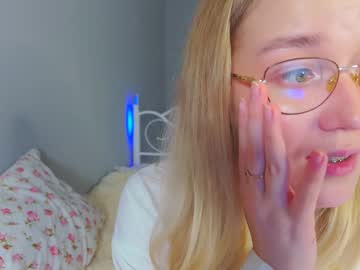 webcam girl aluntick live cam image #11184325