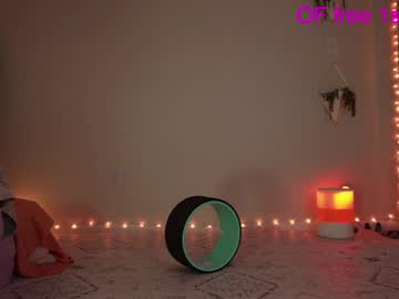 webcam girl lucy_gooosey live cam image #11089860