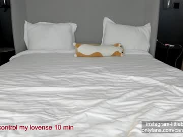 webcam girl carolinaherera live cam image #7928201