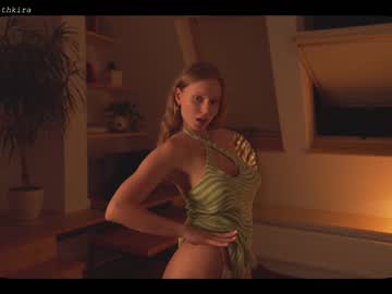 webcam girl chillwithkira live cam image #2434384