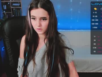 webcam girl emmika_ live cam image #210251
