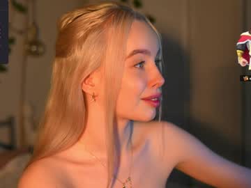 webcam girl mother__of__dragons live cam image #8199316