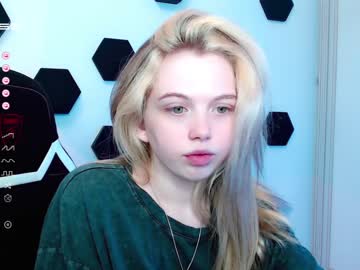 webcam girl small_blondee live cam image #5746175