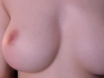 webcam girl lauratanguy live cam image #10321434