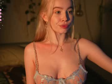 webcam girl mother__of__dragons live cam image #7660984