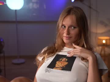 webcam girl chillwithkira live cam image #6550122